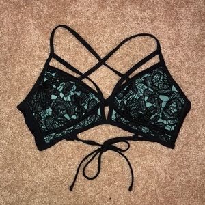 🌿Xhilaration CrissCross Bikini Top